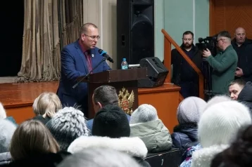 Фото: В Кузбассе глава городского округа встретился с жителями посёлка, оставшегося без тепла 1