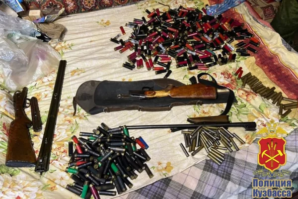 Кузбассовец устроил незаконный склад оружия в своём доме