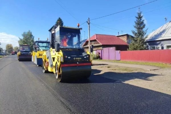 В Кемерове начали асфальтировать Угловую улицу, ремонт закончат в октябре