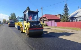 В Кемерове начали асфальтировать Угловую улицу, ремонт закончат в октябре