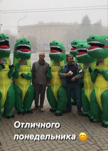 Фото: Кемеровчане сняли на видео динозавров в центре города 1