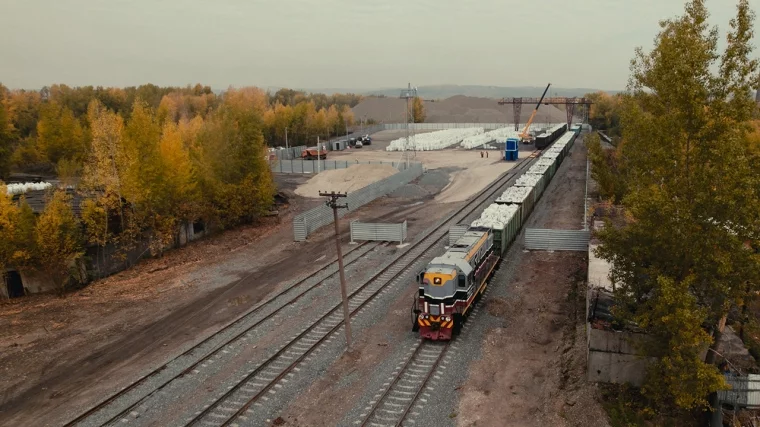 Фото: Без шума и пыли: кузбасские угольщики внедрили новый способ перевозки угля 1