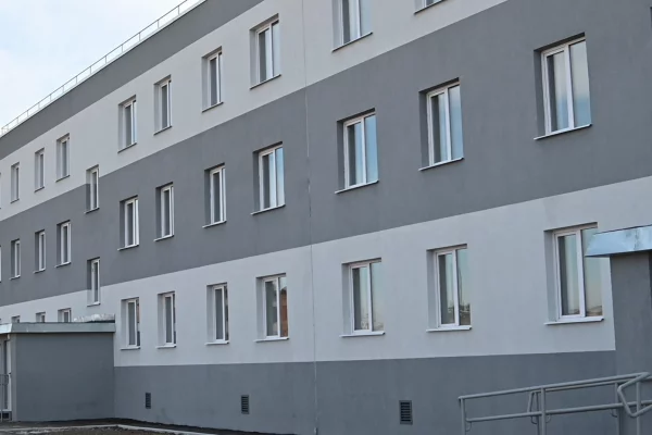 В Кузбассе заселили трёхэтажный 48-квартирный дом для детей-сирот