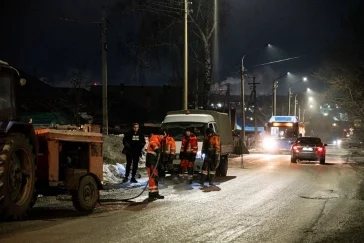 Фото: «Даже при отрицательных температурах»: мэр Кемерова рассказал, как в городе ремонтируют дороги по новой технологии 3