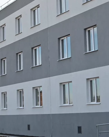 Фото: <a href=https://ako.ru/news/detail/v-tisulskom-okruge-zaselili-mnogokvartirnyy-zhiloy-dom-dlya-detey-sirot>Администрация правительства Кузбасса</a>