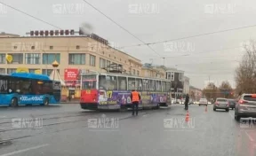 Очевидцы: в Кемерове трамвай сошёл с рельсов