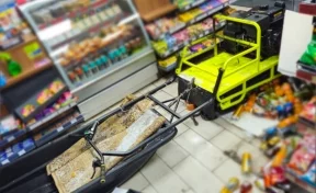 В Кузбассе пьяный мужчина повредил АЗС мотобуксировщиком
