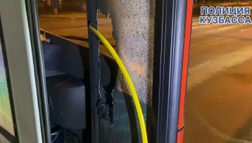 Фото: Последствия поджога кабины троллейбуса в кузбасском городе попало на видео  1