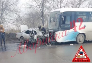 Фото: В ДТП с автобусом на кузбасской трассе погибли три человека  1