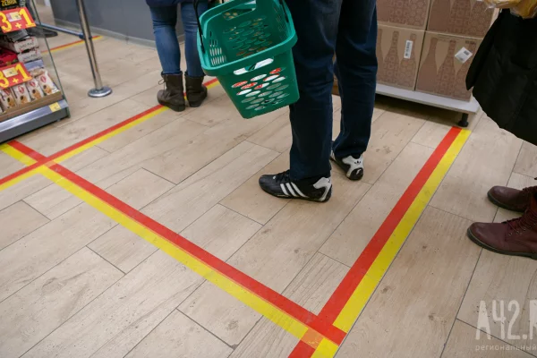 В Москве 9 человек украли из супермаркетов «Лента» с помощью детской коляски товары на 800 000 рублей