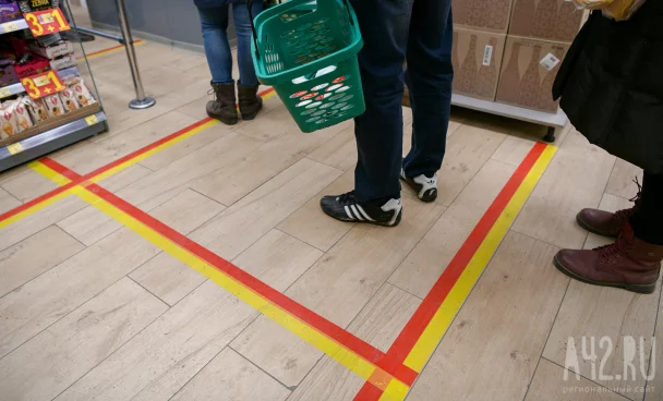 В Москве 9 человек украли из супермаркетов «Лента» с помощью детской коляски товары на 800 000 рублей