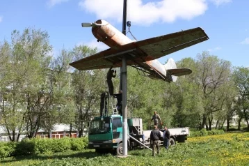 Фото: В Кемерове отремонтируют самолёт, установленный в память о Мартемьянове 1