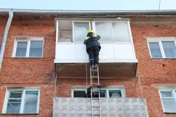 Фото: 86-летнюю пенсионерку в Кемерове спасли с помощью штурмовой лестницы 1