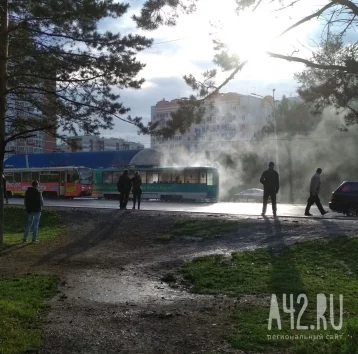 Фото: На Радуге в Кемерове загорелся трамвай 1