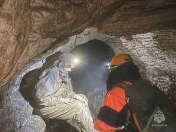Фото: В Сочи спасатели вызволили из пещеры потерявшуюся женщину 1