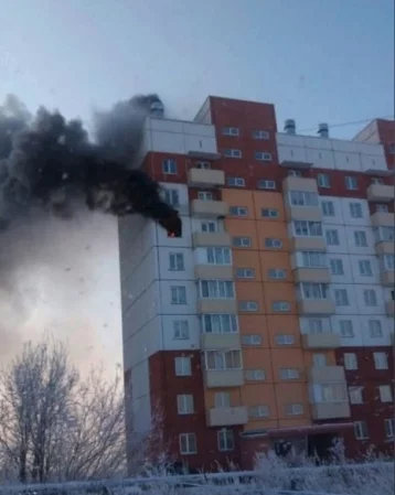 Фото: В Кузбассе загорелась квартира в многоэтажке 1