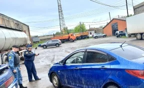 Жительница Кузбасса задолжала 200 тысяч рублей по штрафам, кредитам и налогам и едва не лишилась машины