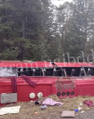 На трассе Тюмень — Ханты-Мансийск перевернулся автобус: есть погибшие и пострадавшие