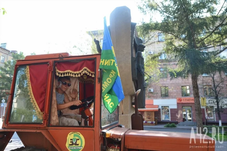 Фото: Голубые береты: День воздушно-десантных войск в Кемерове 41