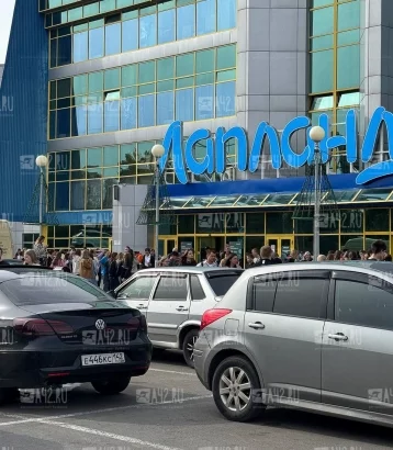 Фото: В Кемерове эвакуировали посетителей ТРЦ «Лапландия» 1