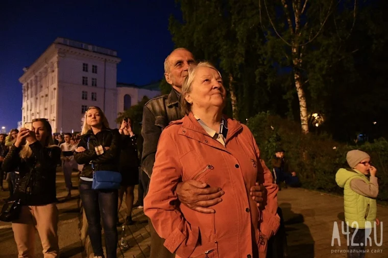 Фото: В Кемерове прогремели залпы грандиозного фейерверка к 100-летию города 2