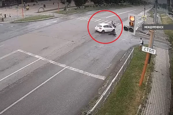 В Междуреченске пьяный водитель самоката на полной скорости влетел в автомобиль