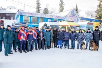 Фото: «Спасибо, мужики!»: губернатор обещал наградить специалистов, спасших жизнь туристу в Шерегеше 1