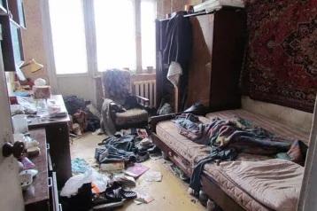 Фото: В Липецке в грязной квартире нашли двух голодных брошенных матерью детей 1