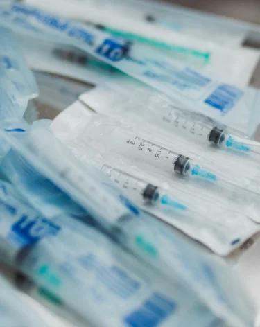 Минздрав РФ выдал разрешения на применение двух вакцин против рака