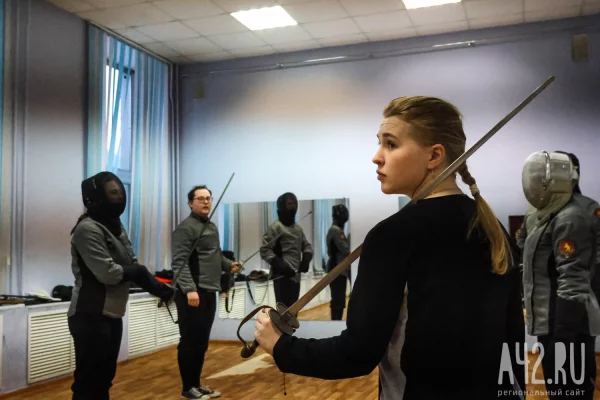 Сталь, пот и семья: зачем взрослые люди с ипотекой берут в руки меч