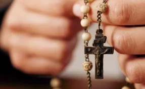 Католическая церковь признала 1974 случая сексуального насилия детей священниками