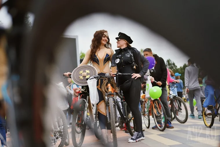 Фото: Леди на велосипеде: в Кемерове прошёл женский велопарад 46