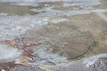 Фото: В Калужской области школьник провалился в канализационный люк  1