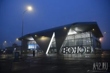 Фото: В новом терминале аэропорта Кемерова после снегопада протекла крыша 1