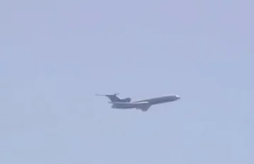 Фото: Российский Ту-154 пролетел над Белым домом: инцидент снят на видео 1
