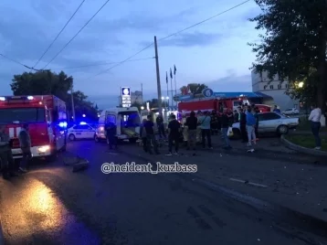 Фото: В Кемерове произошло серьёзное ДТП с участием мотоциклиста 1