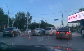 Иномарки столкнулись на перекрёстке двух проспектов в Кемерове 