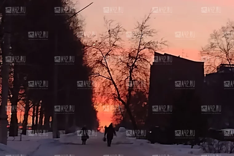 Фото: Кемеровчане делятся фото красных облаков: какие погодные перемены ожидаются 4