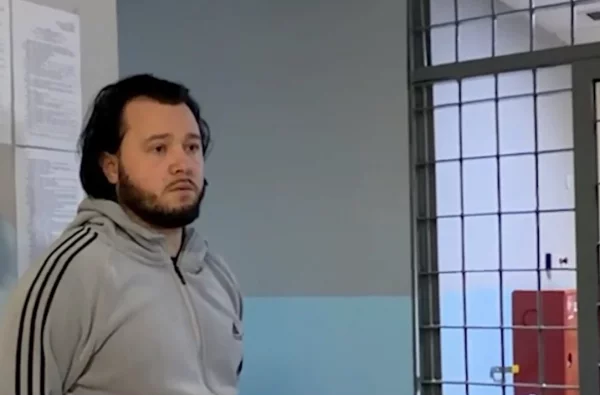 В Кузбассе стример, избивший женщину шваброй в прямом эфире, получил условный срок