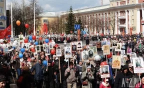 Власти Кузбасса опровергли сообщения о заклеивании журавля на штендере для «Бессмертного полка»