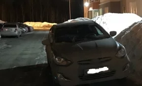 В Кемерове водителя наказали за парковку на тротуаре 