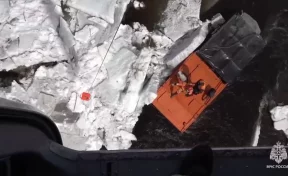 Под Хабаровском спасли геологов, которые 17 часов провели на крышах полузатонувших вездеходов