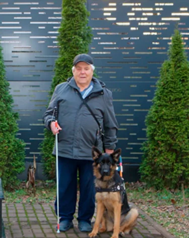 Инвалид ВОВ из Кузбасса получил собаку-проводника