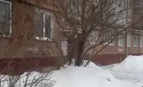 Жители аварийного дома в Кемерове добились переселения после вмешательства СК