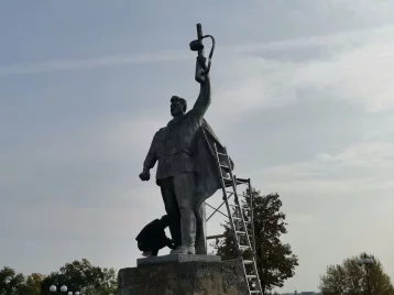 Фото: В Кемерове приступили к реставрации монумента Воину-освободителю в Кировском районе 1