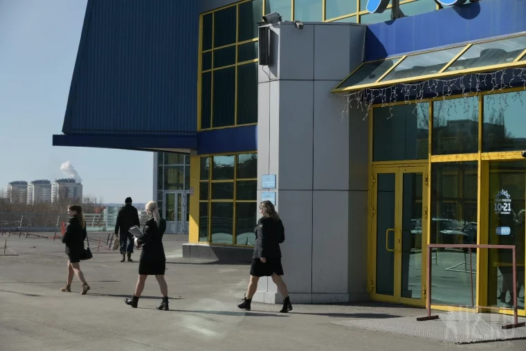 Фото: Последний день «Лапландии»: популярный кемеровский ТЦ закрыли 14