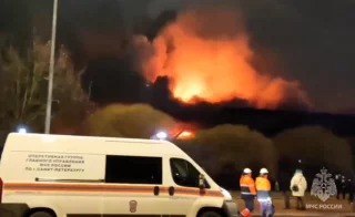В Санкт-Петербурге загорелось здание Правобережного рынка