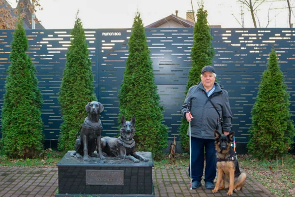 Инвалид ВОВ из Кузбасса получил собаку-проводника