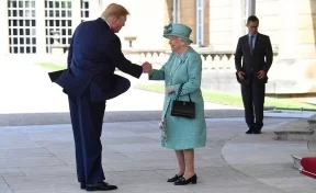 Королева Елизавета II приняла Трампа в Букингемском дворце
