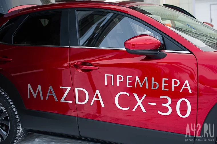 Фото: Новую Mazda CX-30 на день выставили в центре Кемерова  2